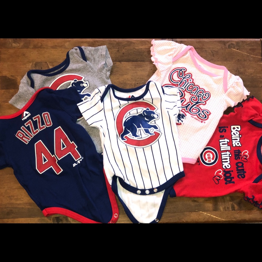 Pack of 5 Chicago Cubs onesies